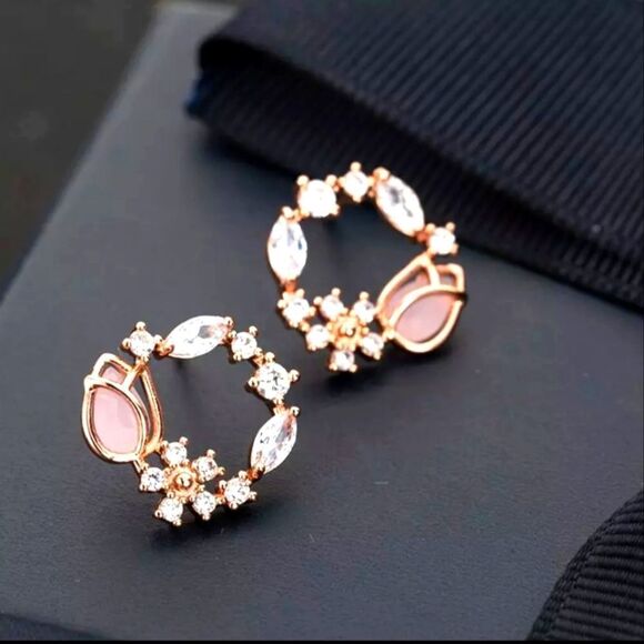 Cute 14kt GP Floral Circular Studs - Picture 1 of 2